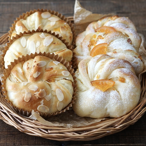 焼き方で変わる♪オレンジとクリームチーズのパン2種 | レシピ | 富澤商店