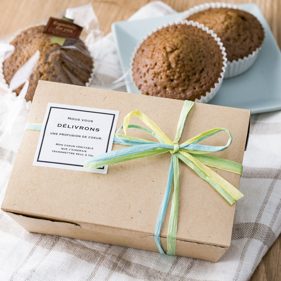 テイクアウトボックスを使ったマドレーヌの詰め合わせラッピング