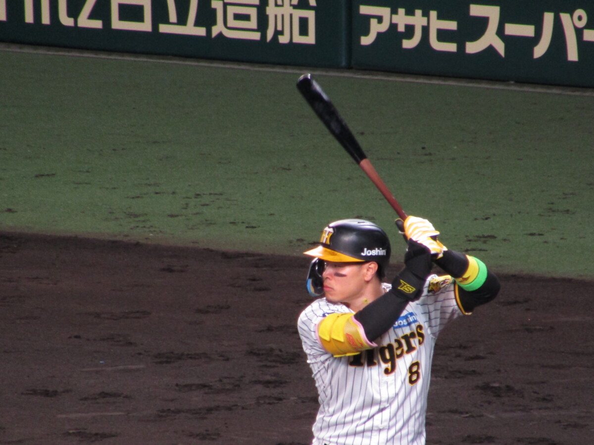映像】阪神の佐藤輝明が巨人戦で甲子園バックスクリーンへ驚愕の8号3