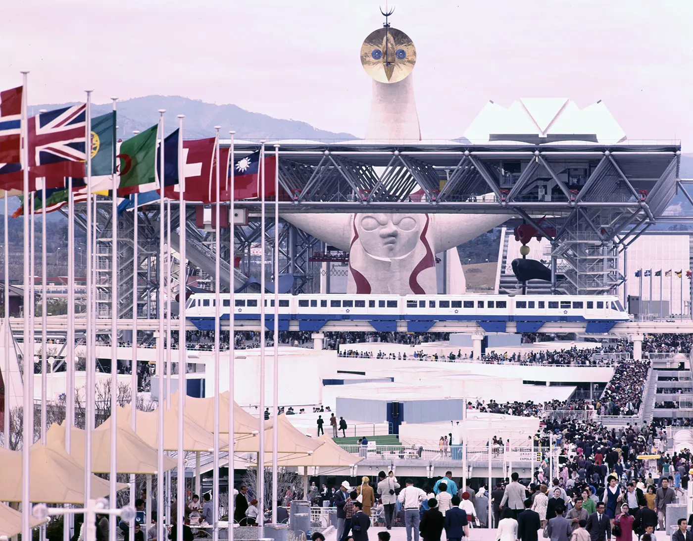 太陽の塔、EXPO'70パビリオン、そしてミャクミャクへ。新旧万博の