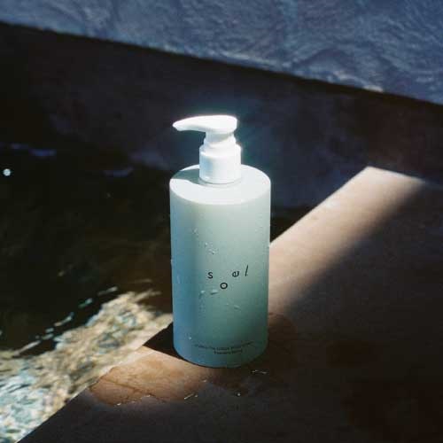 soel】LIVING-OIL LIQUID BODY SOAP Powdery Wood ｜Biople WEB STORE