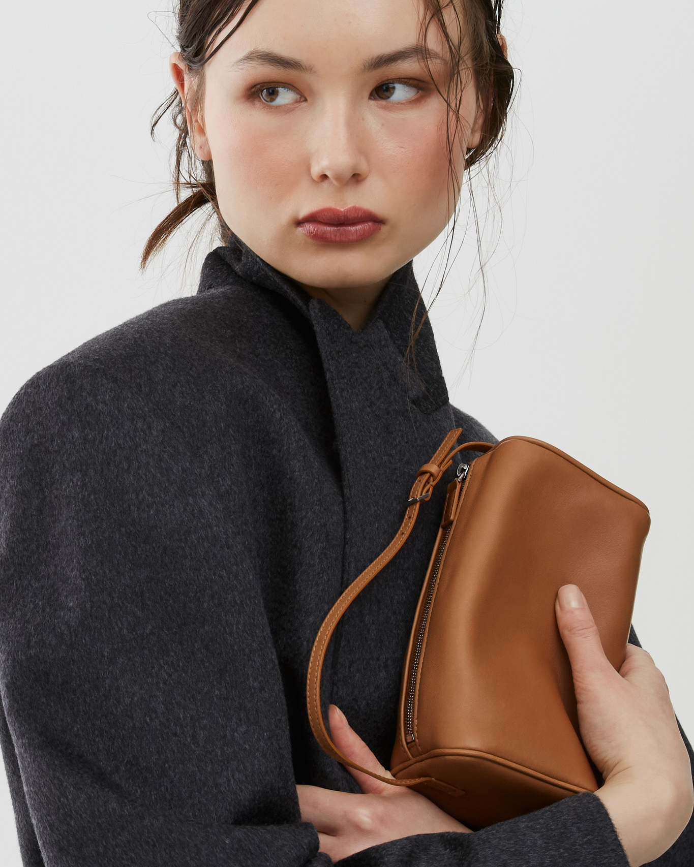 The Row | 90'S bag beige leather bag | Savannahs