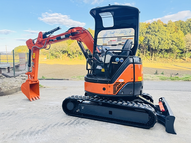 日立建機 ZX30UR-3 | 千葉県のミニ油圧ショベル(ミニユンボ