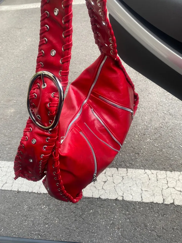 バックルレッドショルダーバッグ | ファッション通販サイト NUGU