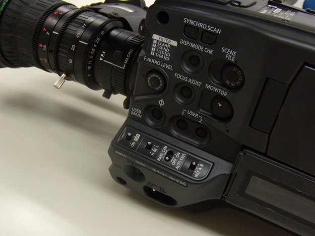 ファイルベース収録カメラ最新案内]Vol.08 パナソニック：AG-HPX305