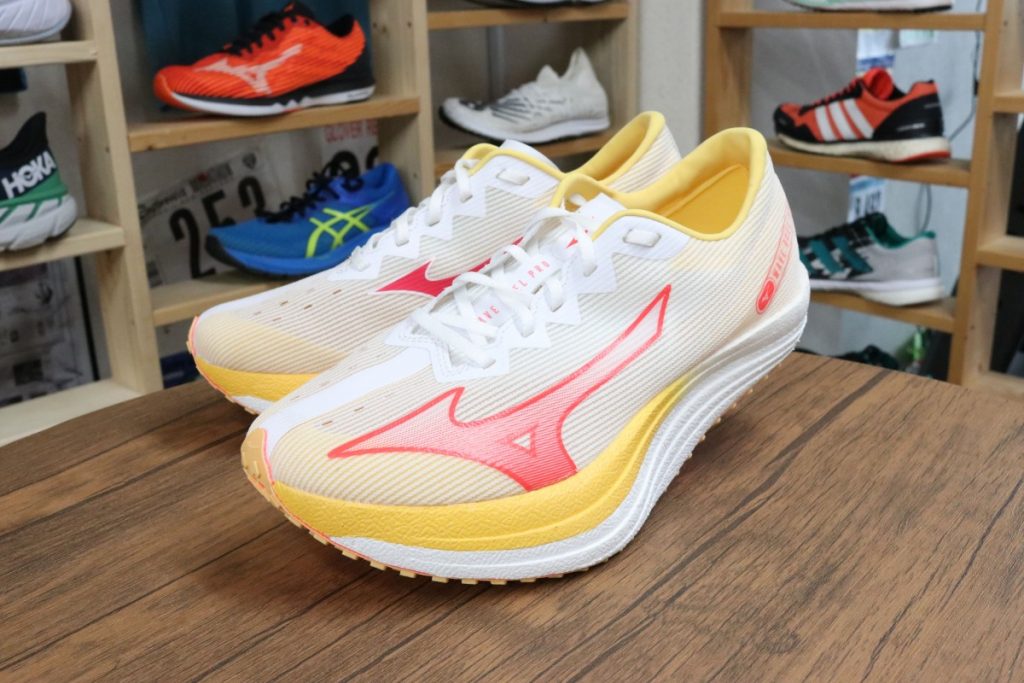ミズノ】かかとが着かない!?「WAVE DUEL PRO」「WAVE DUEL PRO QTR」を