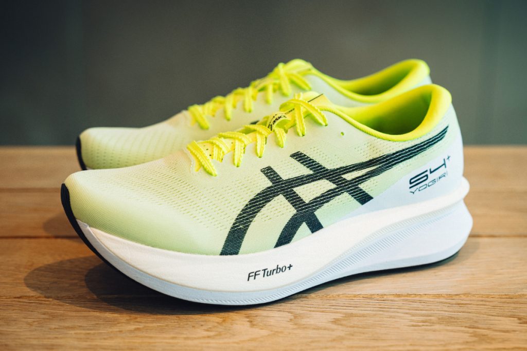 マラソン・サブ4本命シューズがアップデート！ アシックス最新作『S4＋