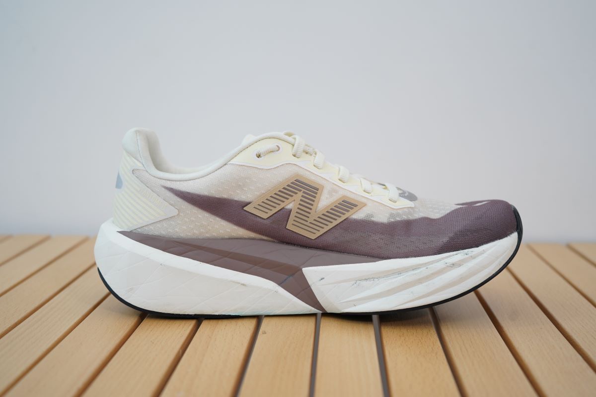 ニューバランス『FuelCell Rebel v5』を解説！話題沸騰の1足にシューズ