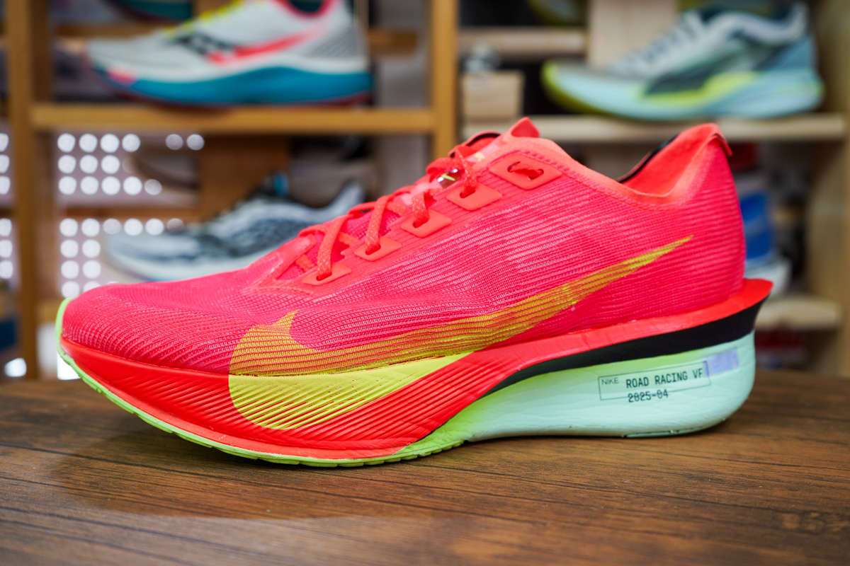 ナイキ『ヴェイパーフライ ネクスト% 4』の走り心地にシューズ
