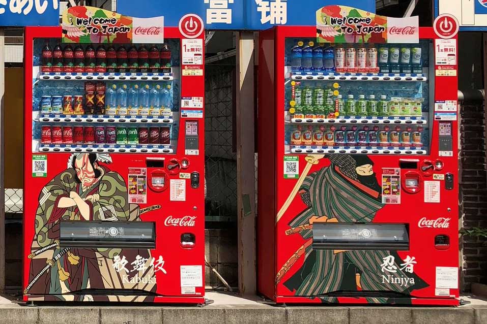 コカ・コーラ、多言語対応自販機を刷新 QRコード決済対応 | 日刊工業