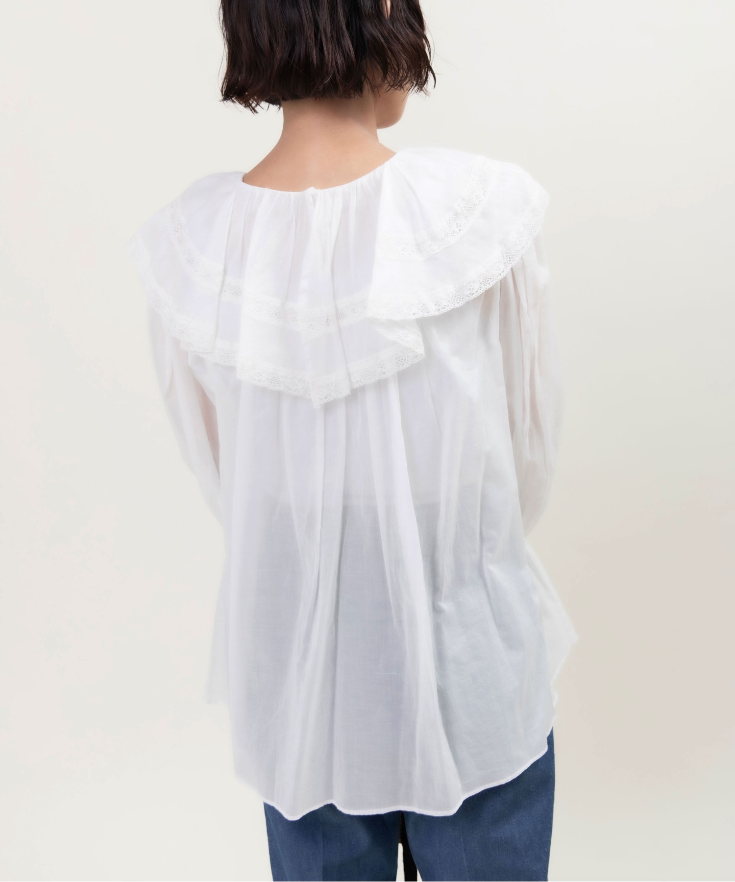 80ボイルレース ピンタックラッフルケープ襟ブラウス