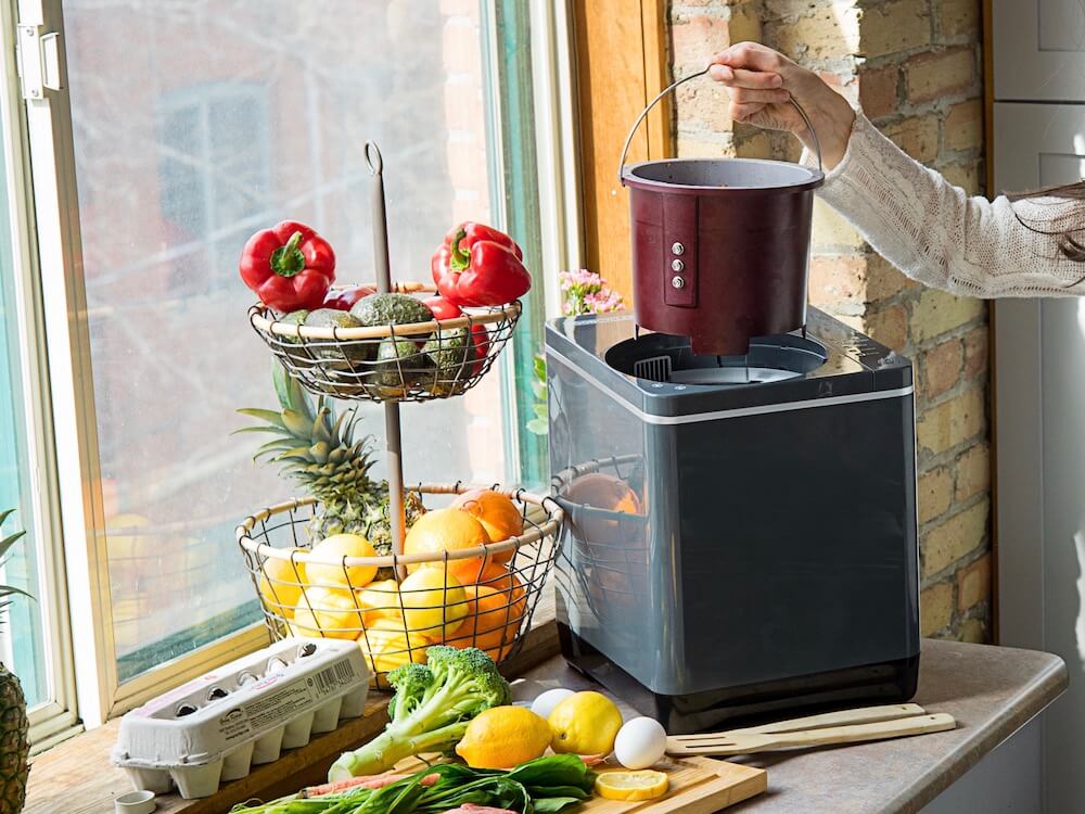 悪臭やゴキブリも永久追放！生ゴミを肥料に変える「フードサイクラー