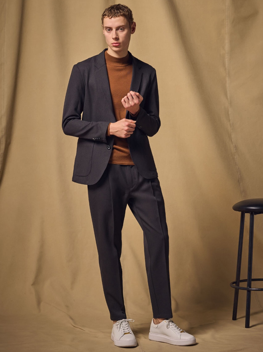 ECサイト限定】シャドーへリンボンスーツ(セットアップ)｜AOURE