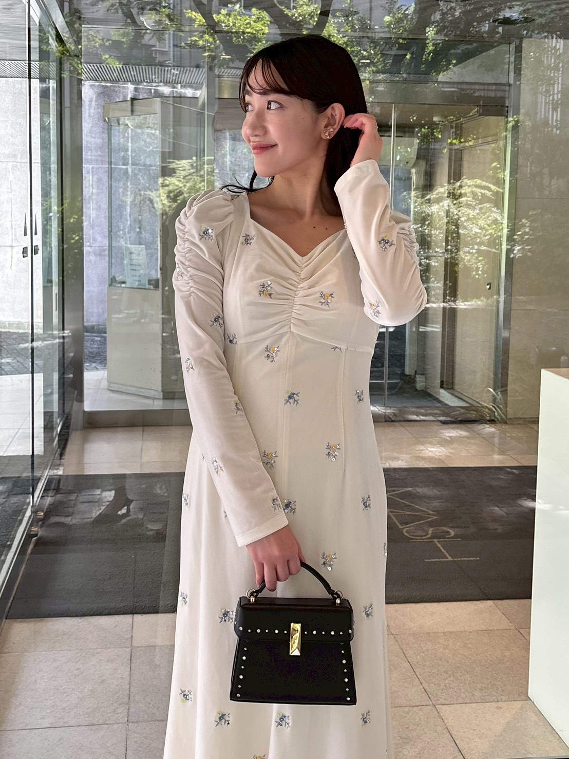 花柄刺繍ベロアワンピース(デイリーワンピース)｜DRESS（ドレス