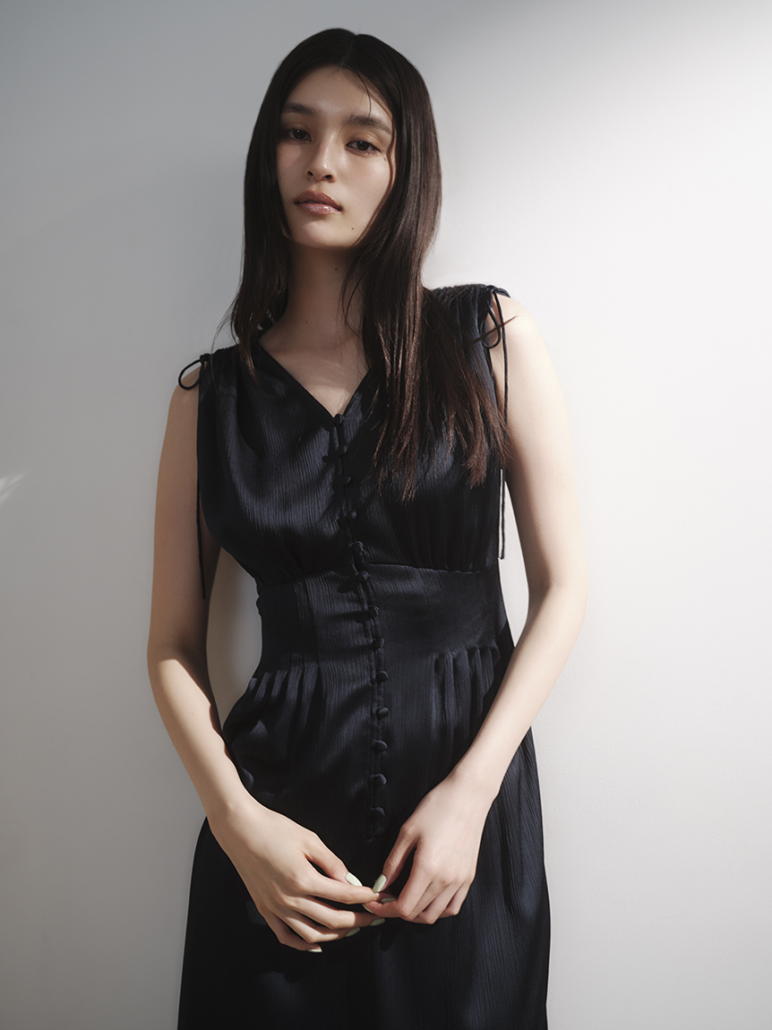 サテンタックフレアワンピース／ウォッシャブル(マキシ・ロング