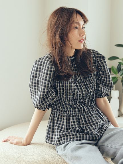 heve シャーリングペプラムブラウス チャコール ヘイヴHeve