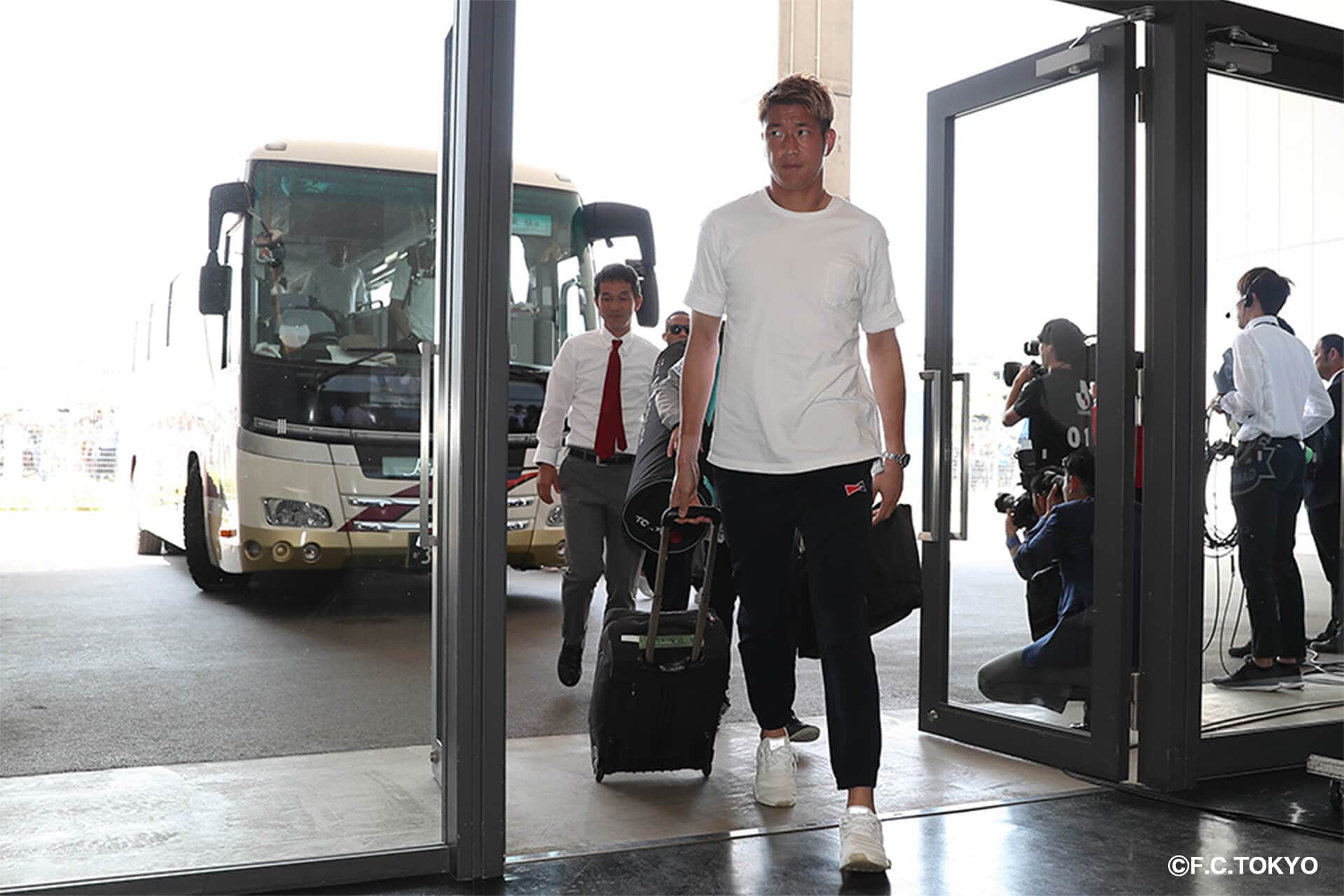 FC東京 × SHIPS～最新移動ウェアが完成！～ 丨 SHIPS'S EYE