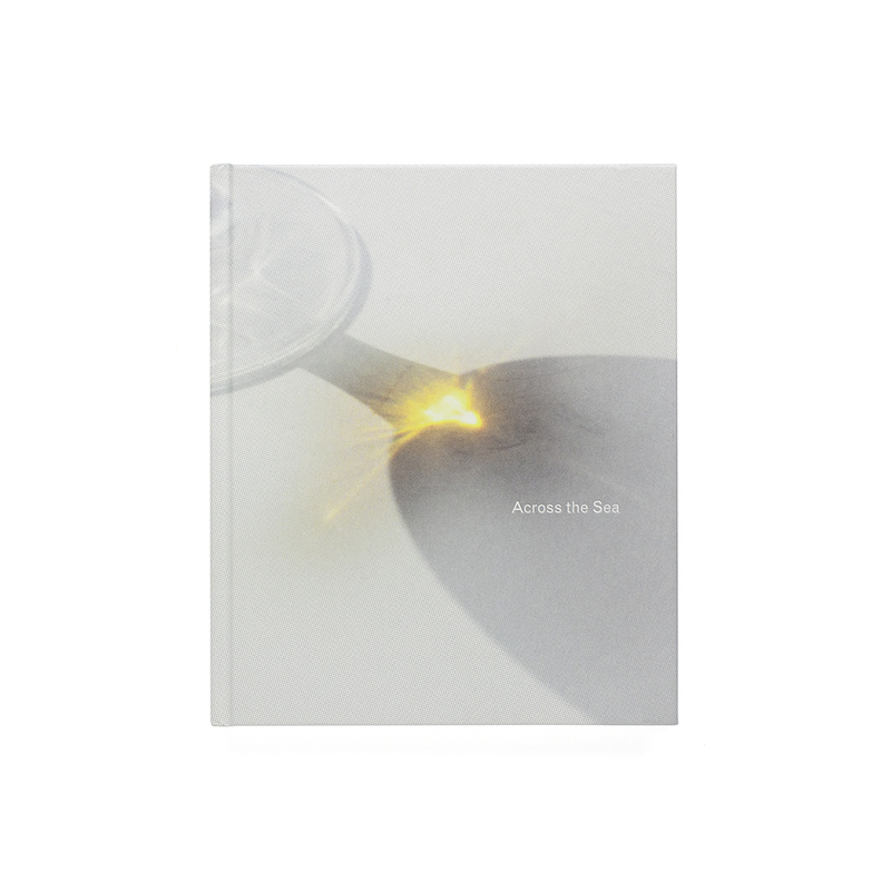 Across the Sea - 草野庸子 | shashasha 写々者 - 写真集とアートブック