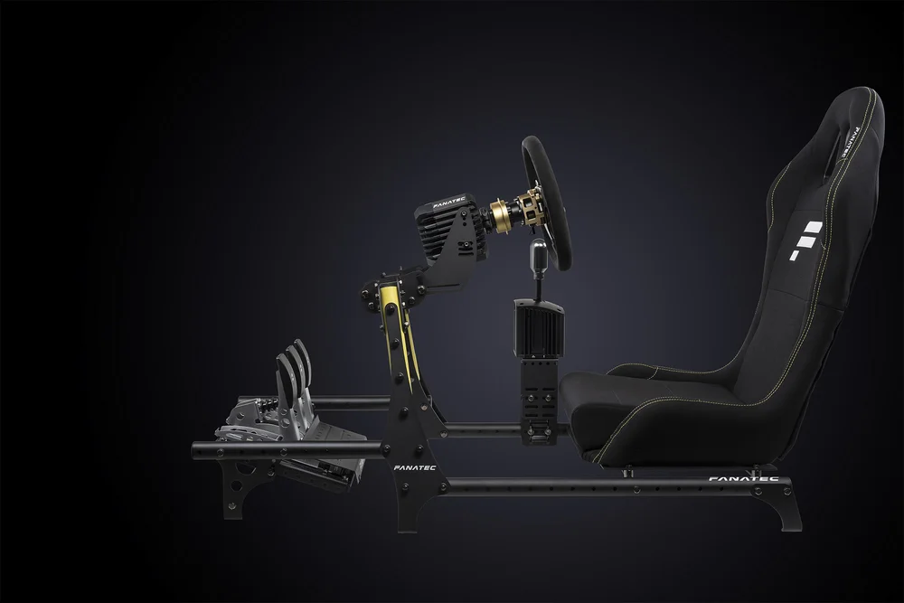 シミュレーターレースに最適なコックピット | Fanatec