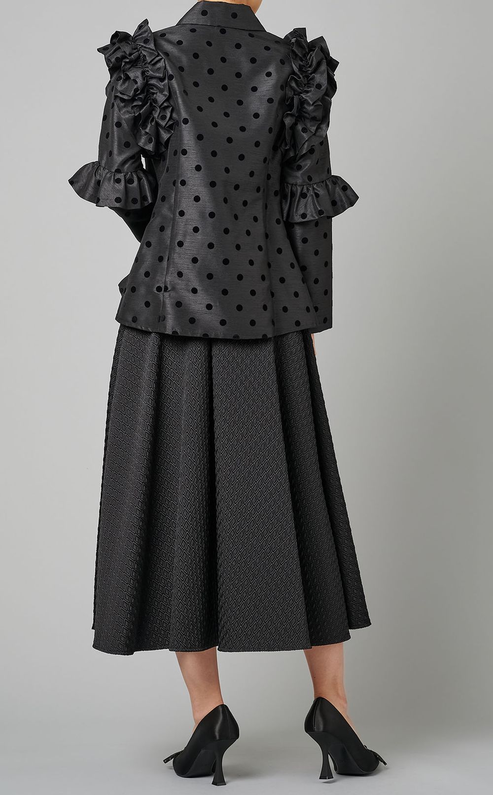 hue DAY TO EVENING｜フリルスリーブパールドットプラウス