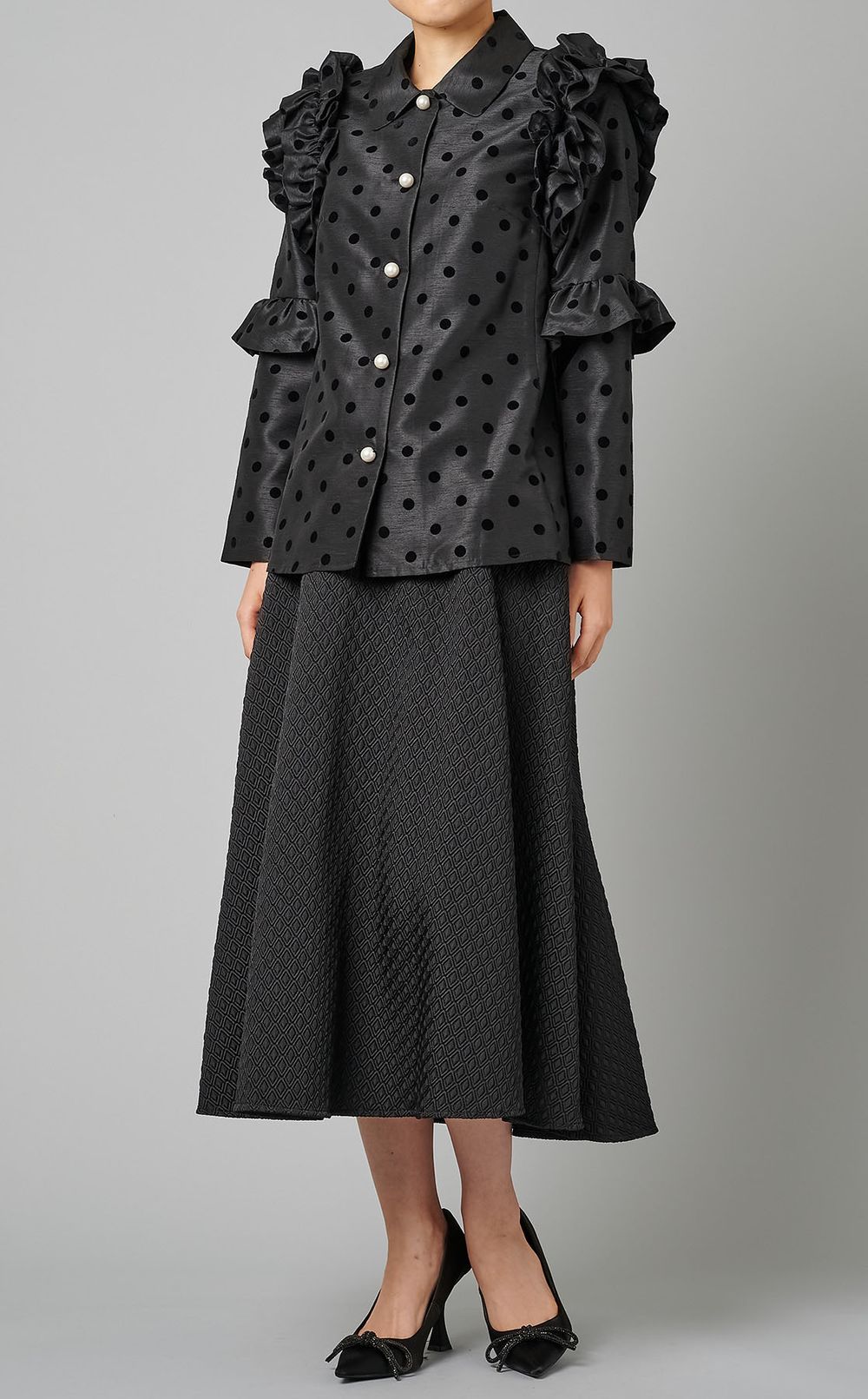 hue DAY TO EVENING｜フリルスリーブパールドットプラウス