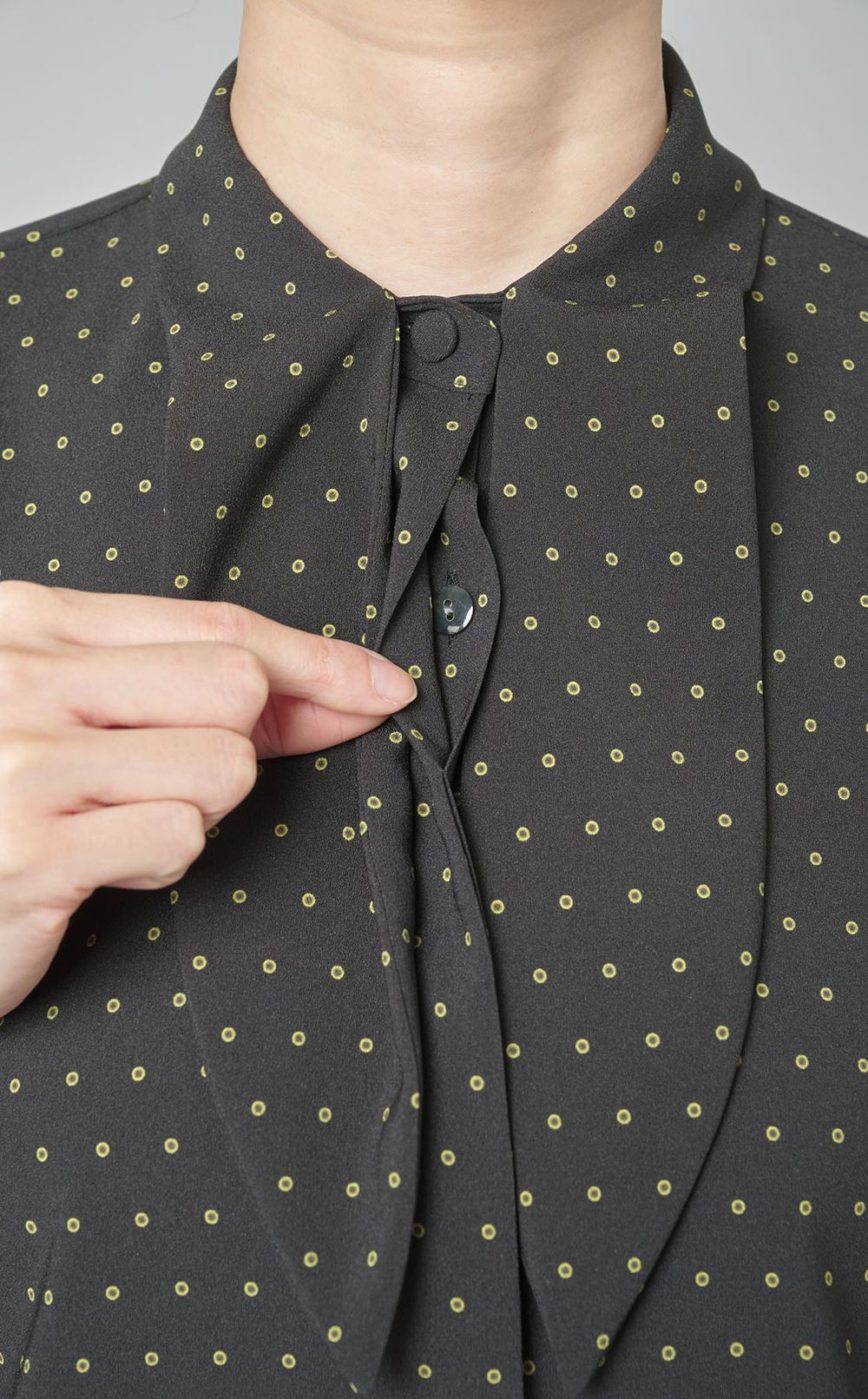 Theory luxe｜ドットプリントボウタイブラウス