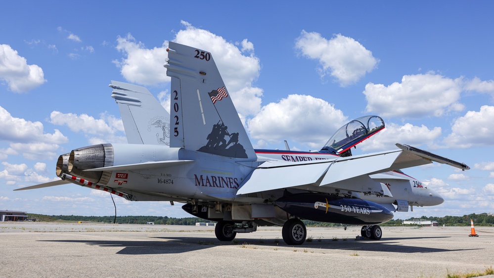 DVIDS - Images - MCRC Visits Marines 250 F/A-18D Hornet at Hanscom