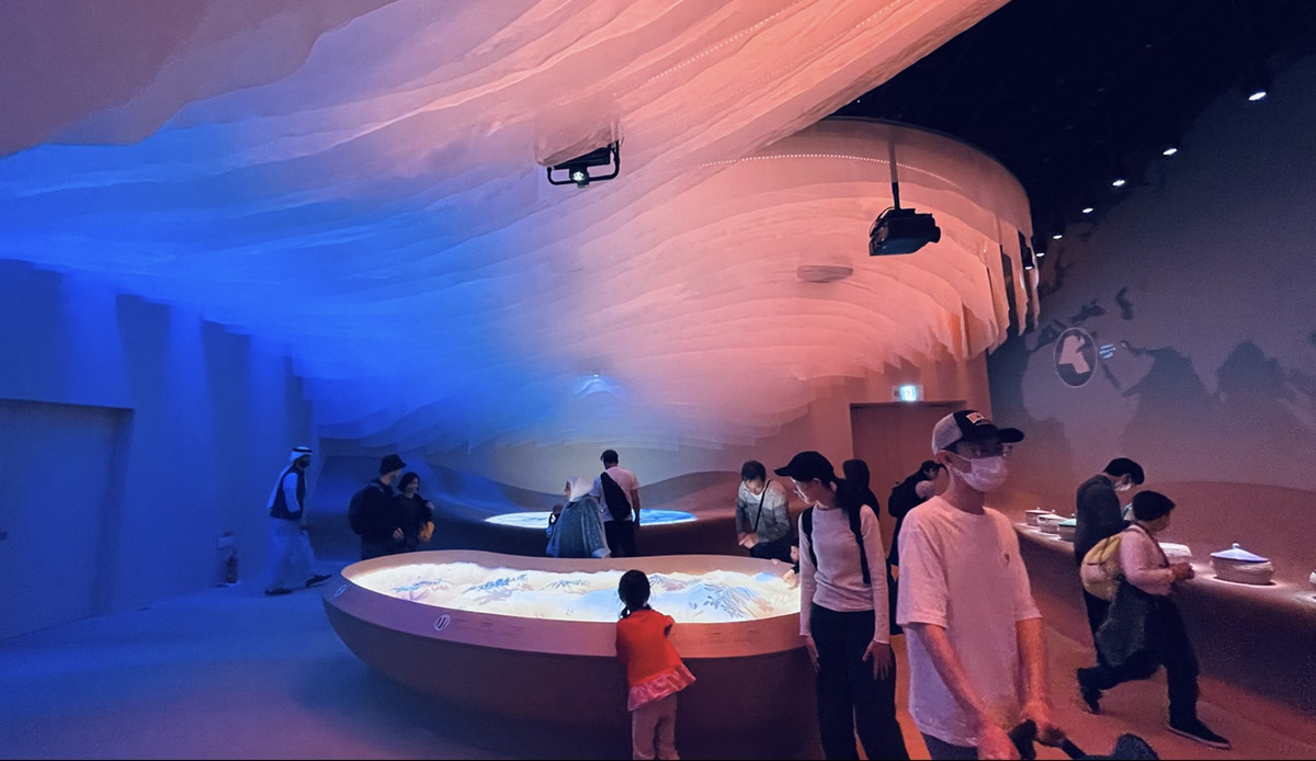 穴場の万博パビリオン「クウェート館」でエキゾチック飯 - カンテレ