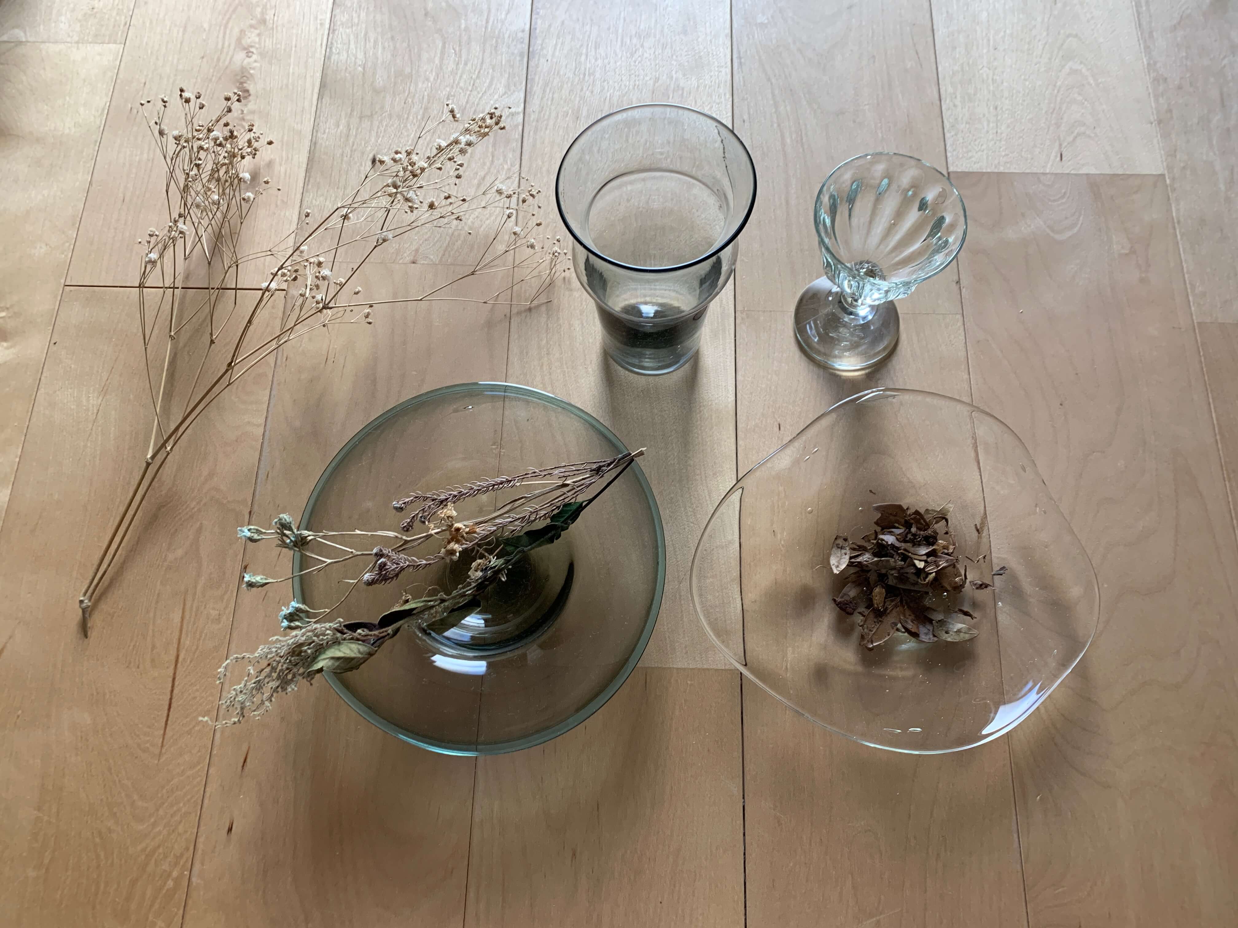 光によって表情が変わる美しさ。おおやぶみよさんの器に日々癒されて