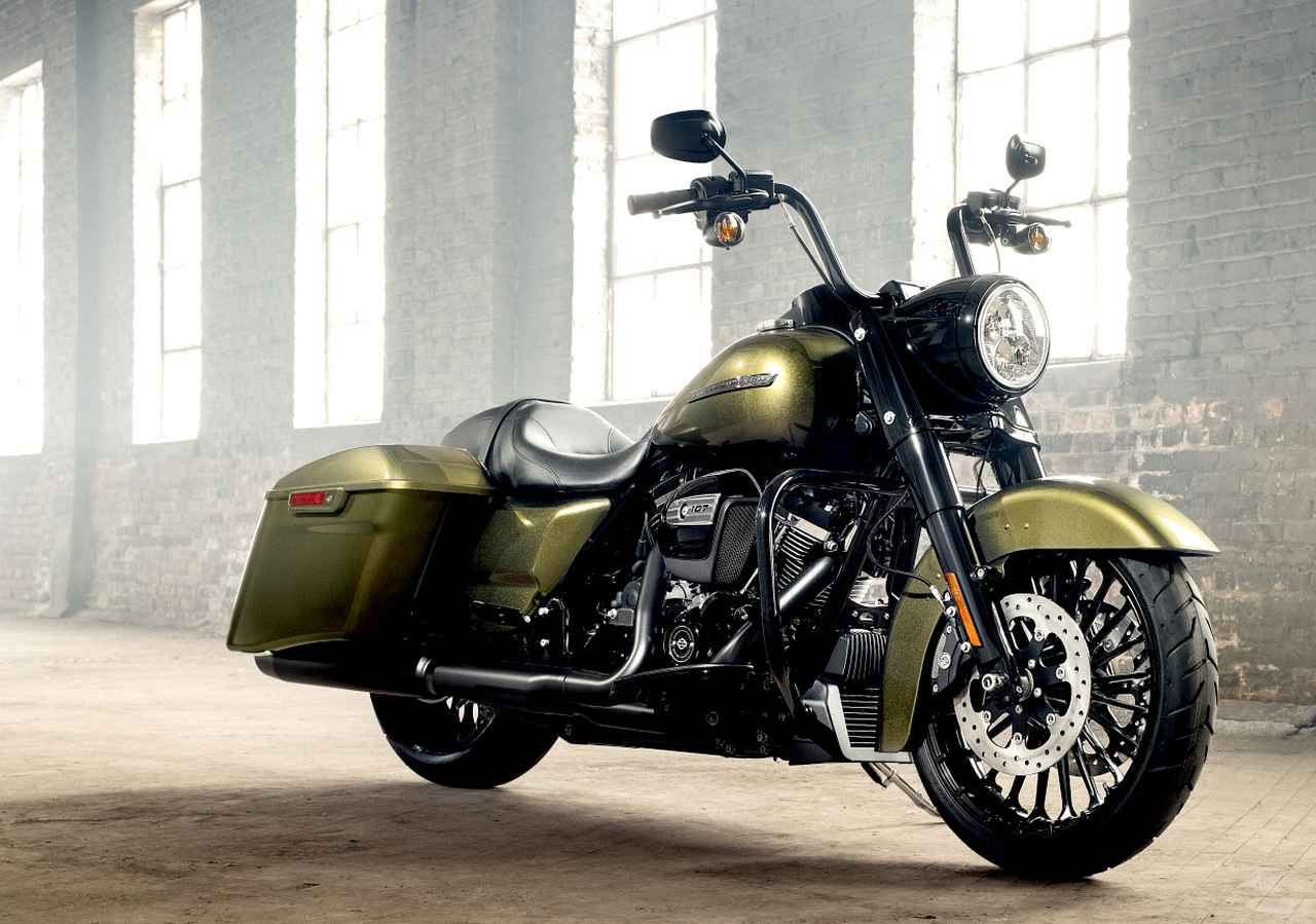 H-D ツーリングファミリーの定石を破る野心作 ROAD KING SPECIAL