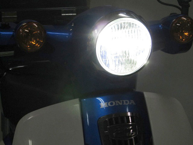 スーパーカブ110のLEDライトをさらに明るく、クラシックな雰囲気に