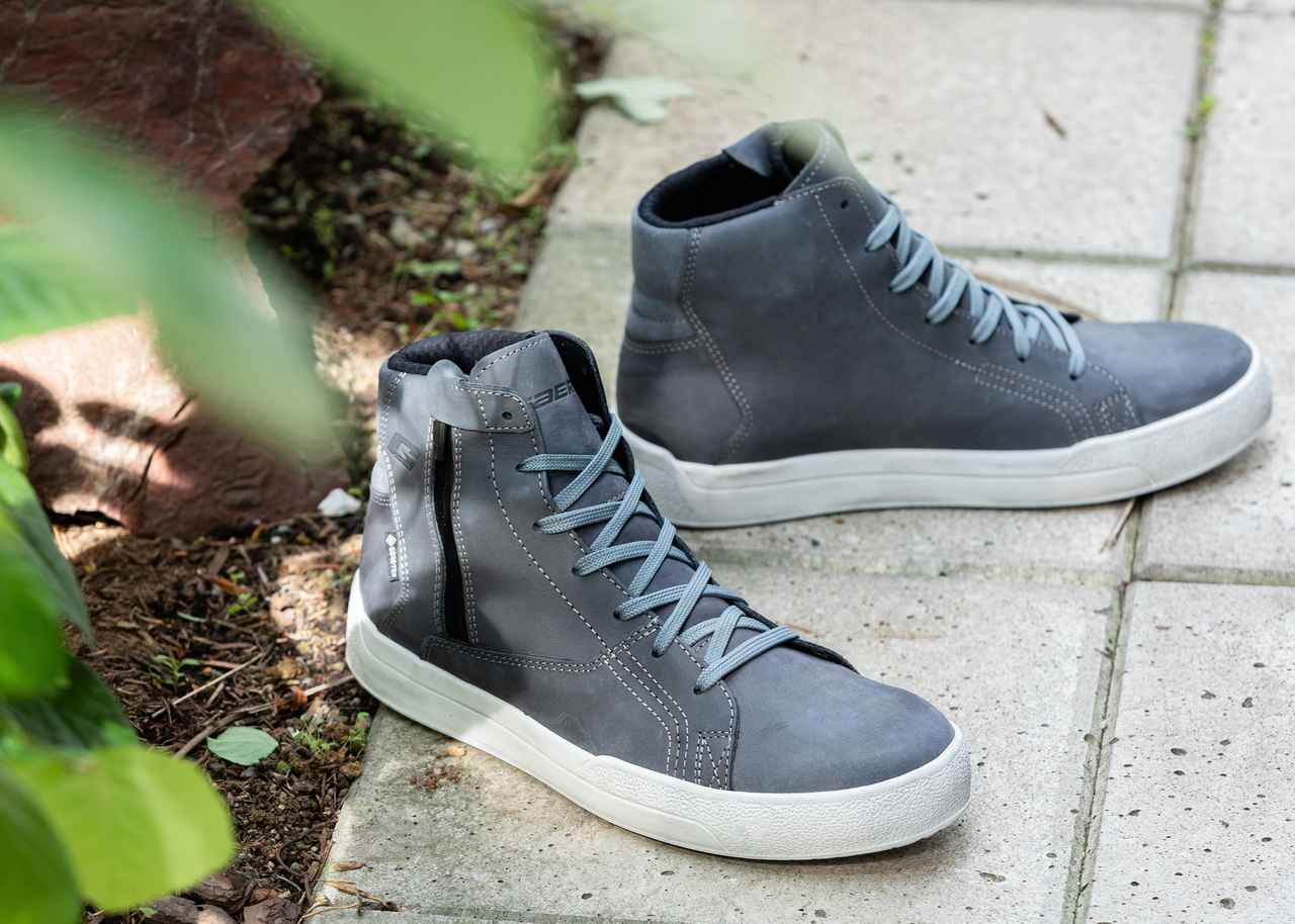 ガエルネからライディングスニーカー「Gローム ゴアテックス」が新登場