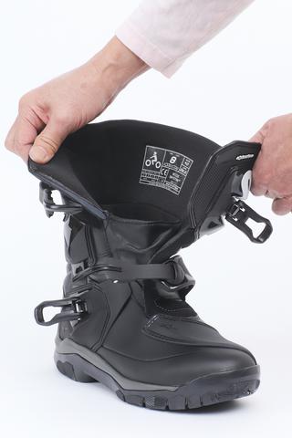 全天候型でしかも歩きやすい！ アドベンチャー・ツーリングにちょうど