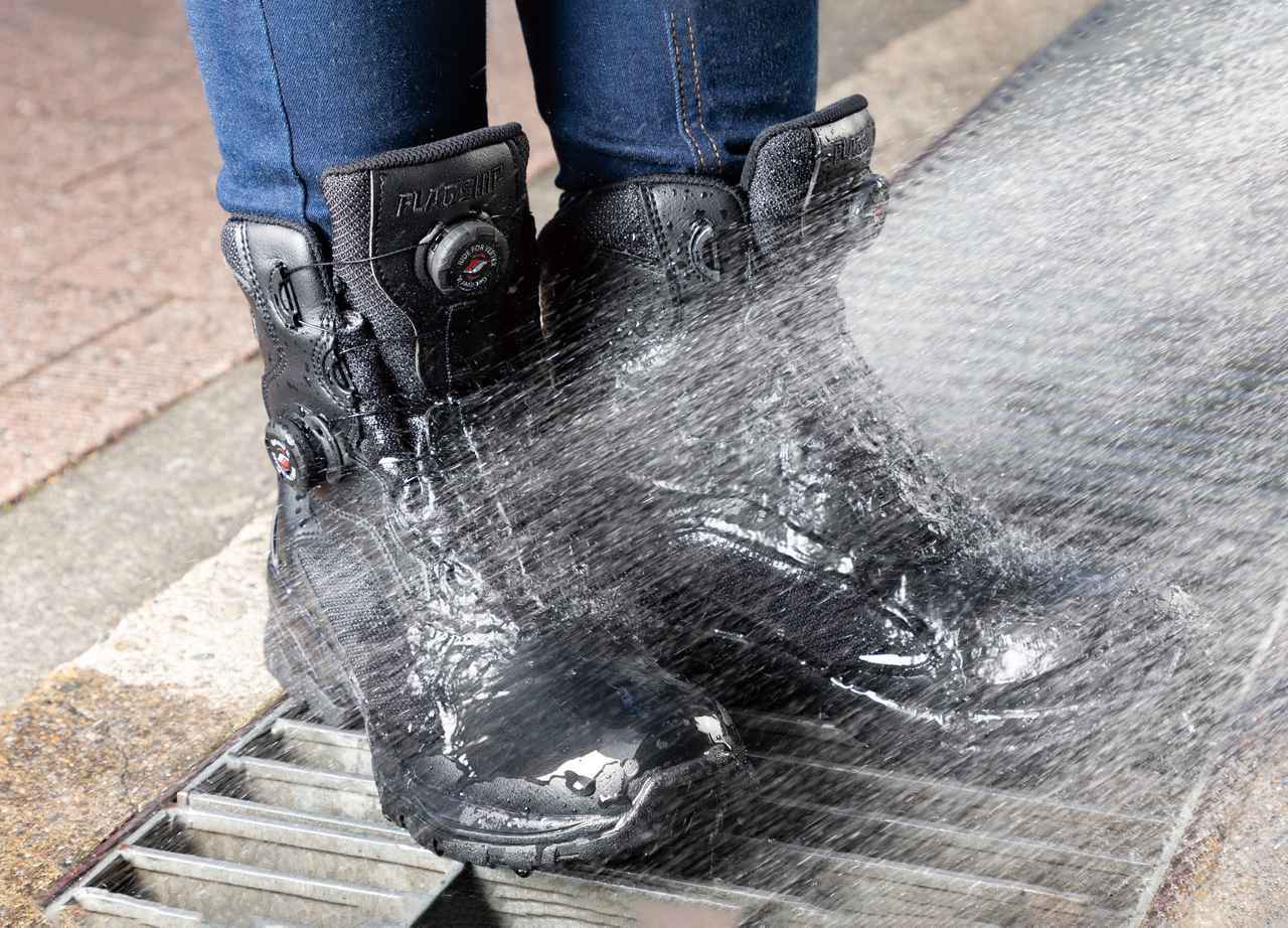 タクティカルブーツの万能性をライディングブーツに落とし込んだ