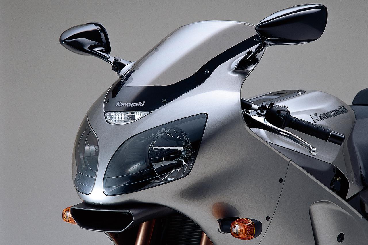 カワサキ「Ninja ZX-12R」の歴史を解説｜最速を称号を争ったメガ
