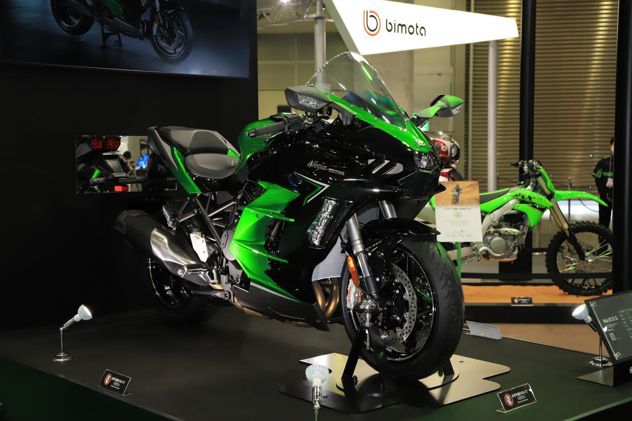 カワサキ・ブースの注目車両｜新型「Ninja H2 SX SE」がお出迎え！ Z