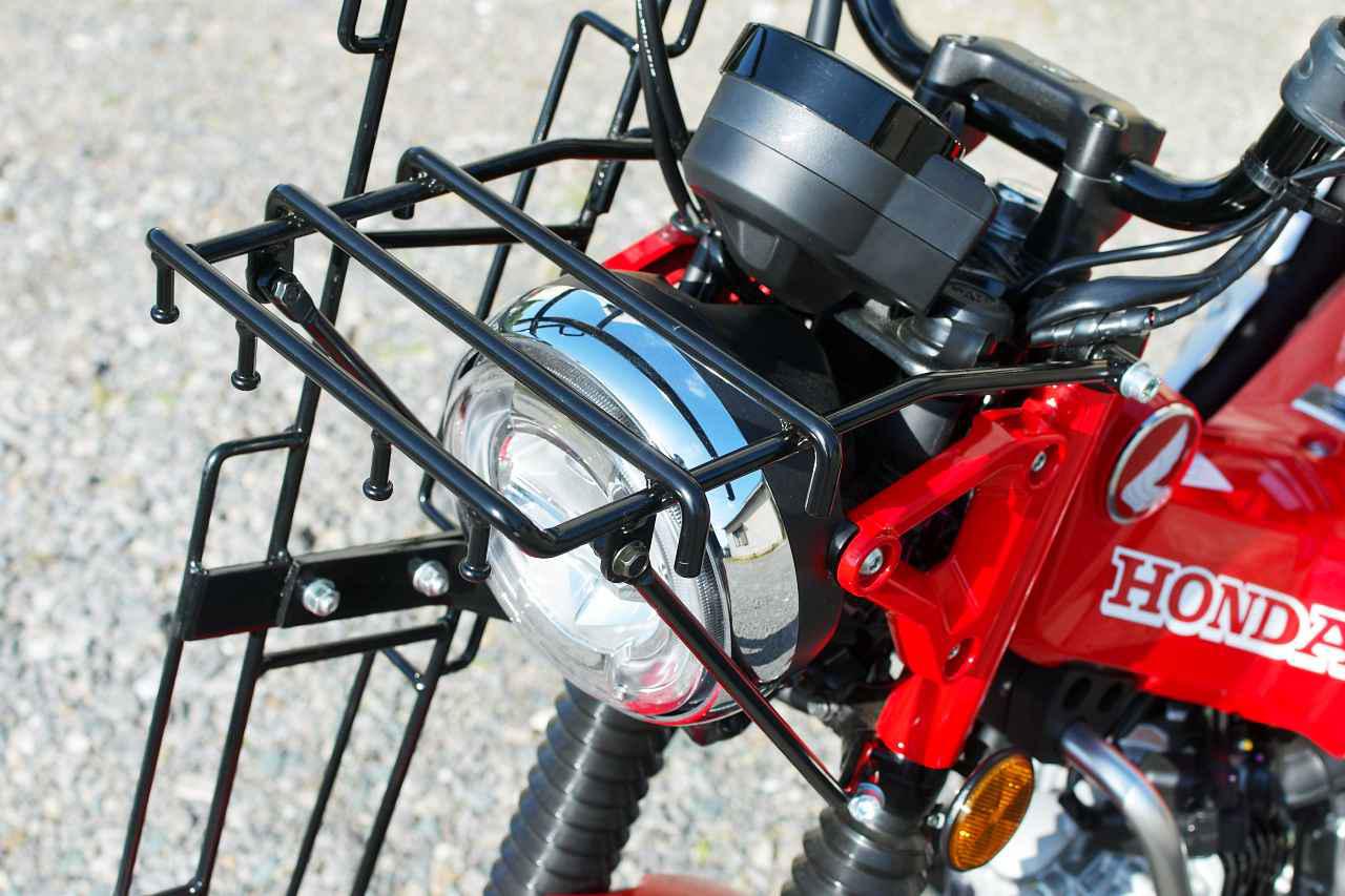 ハンターカブの歴史に輝く伝説のオプションパーツ「ライフルラック」を