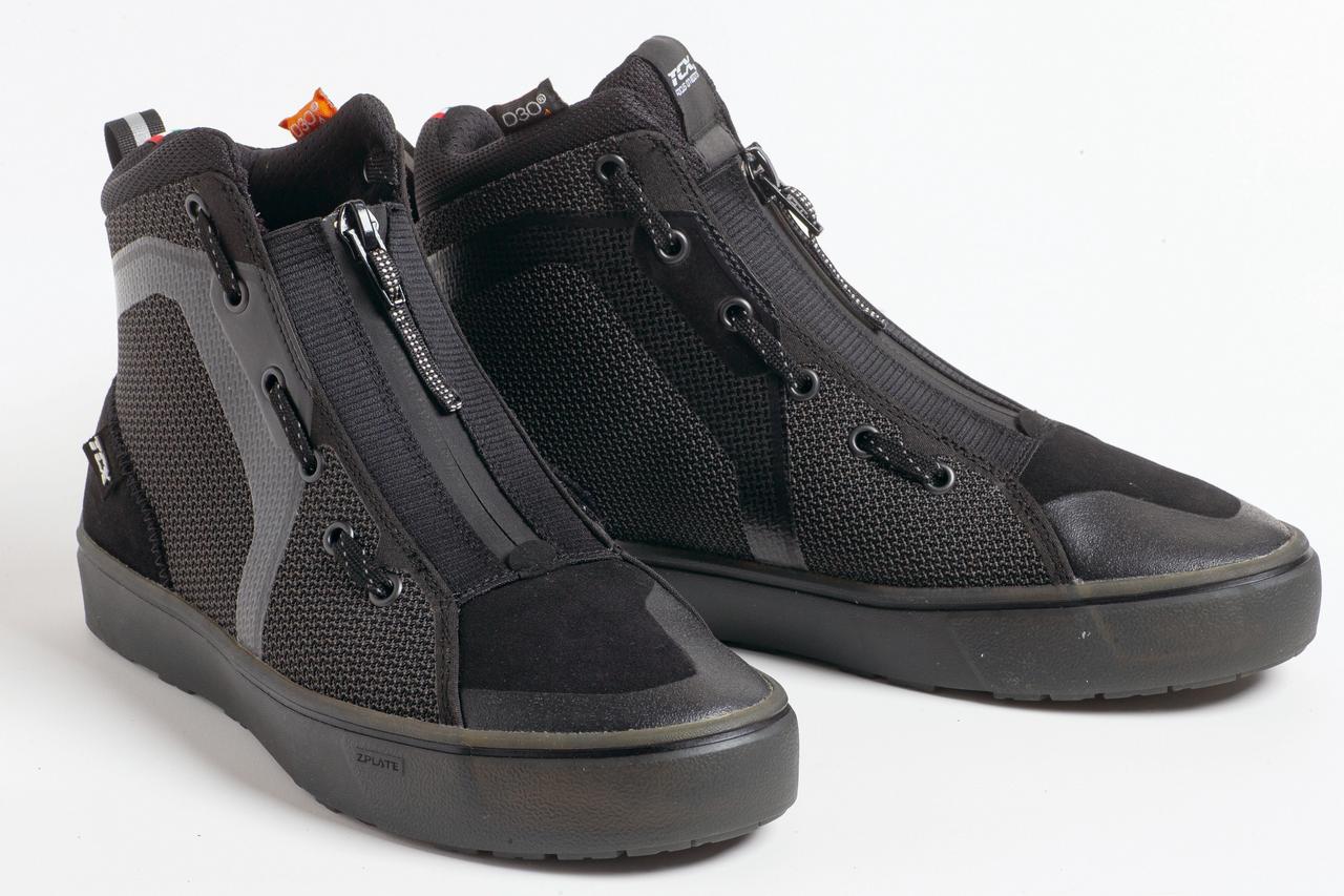 バイク用シューズは蒸れる”という人におすすめ！ 通気性・安全性