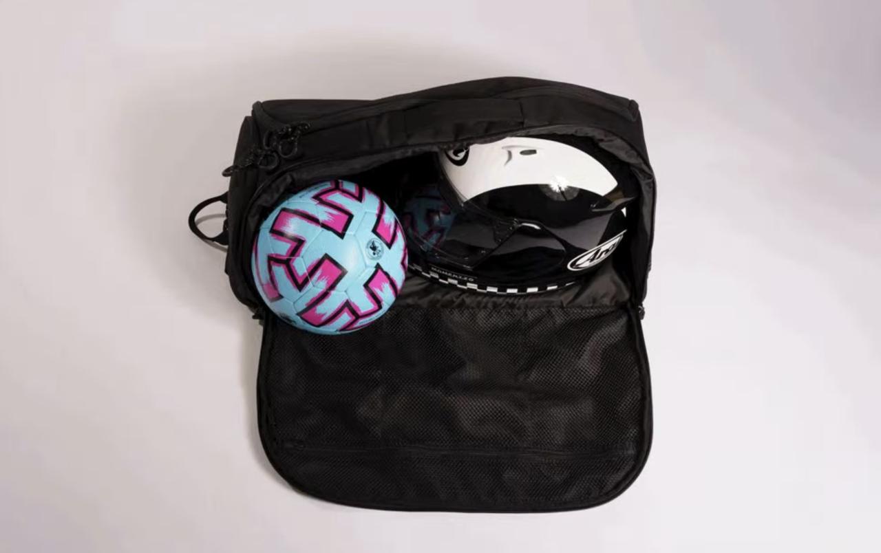 ちょい旅好きのツーリングライダーにもピッタリ！ ヘルメットも入れ