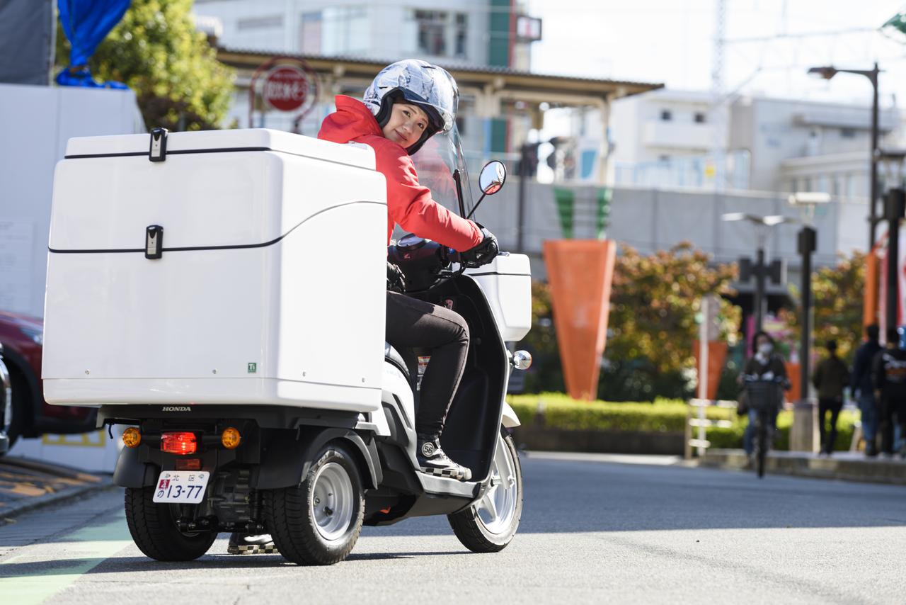 宅配で使われている巨大な「箱」！ ホンダのビジネス電動モデルで実際