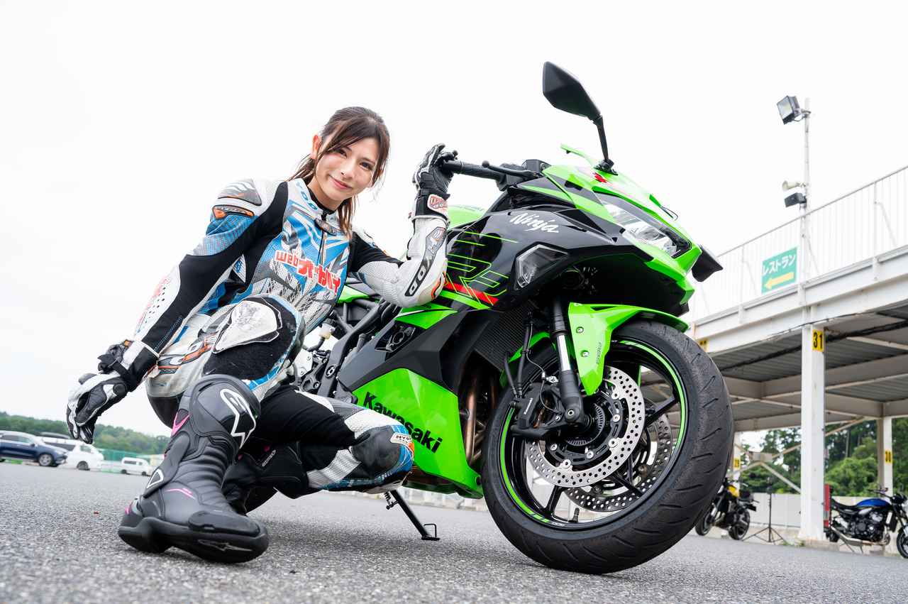 カワサキ「Ninja ZX-4RR」インプレ（2023年）葉月美優がサーキットで