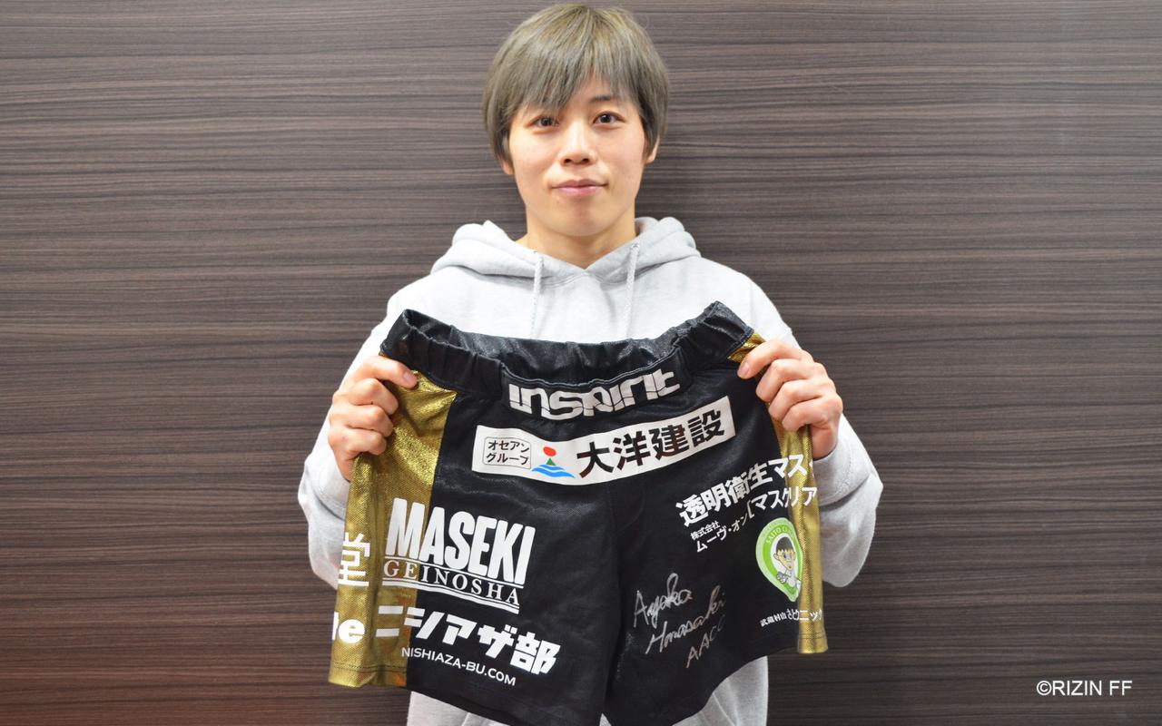 浜崎朱加がRIZIN.16で着用したサイン入りファイトショーツを出品
