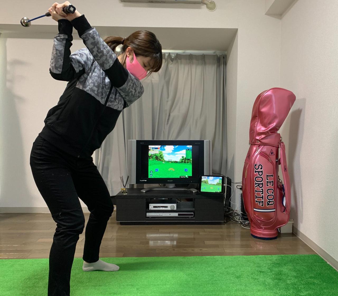 自宅でシミュレーションゴルフができる!?ゴルフ女子が「PhiGolf」を