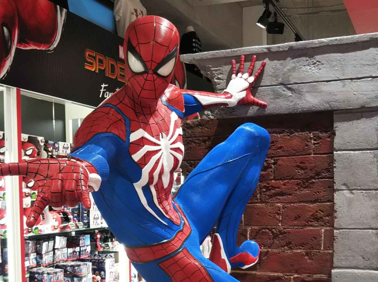 夏休みは原宿トイサピエンスの「 スパイダーマン エクスクルーシブ