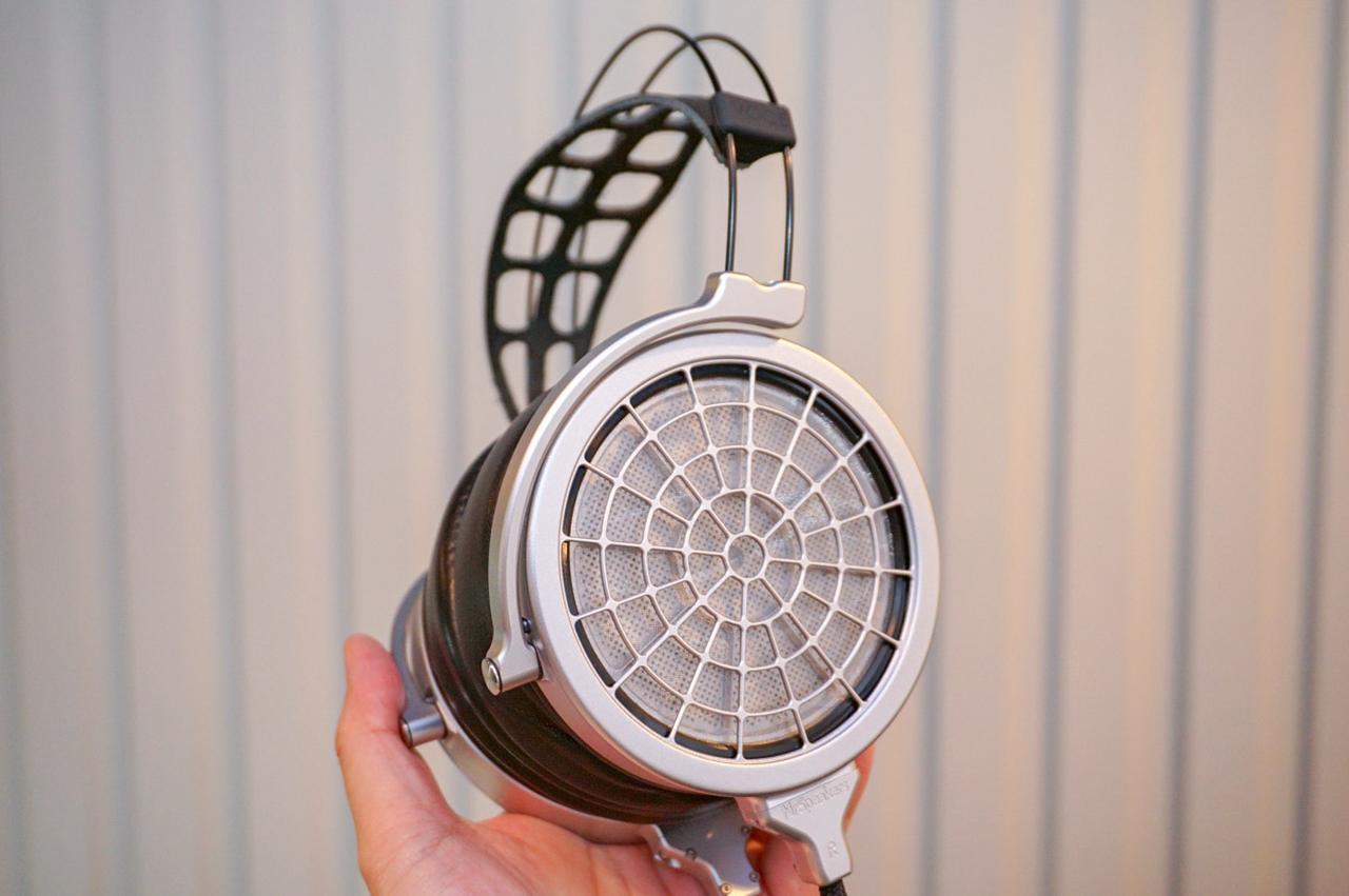 レビュー】上質かつ滑らかなサウンドを堪能。MrSpeakersの静電型