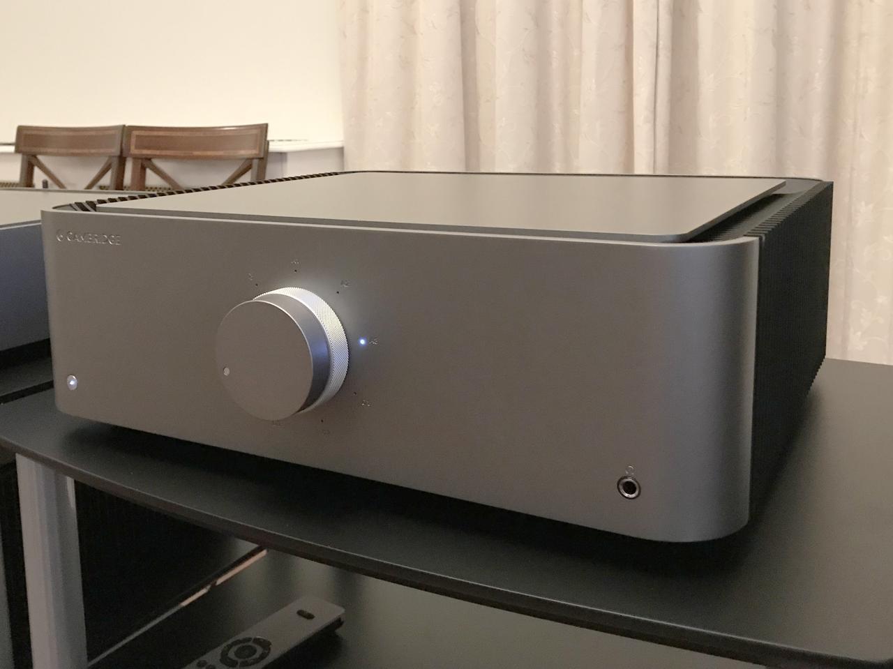 英国の老舗ケンブリッジオーディオのハイエンドアンプ、Edge。12月に