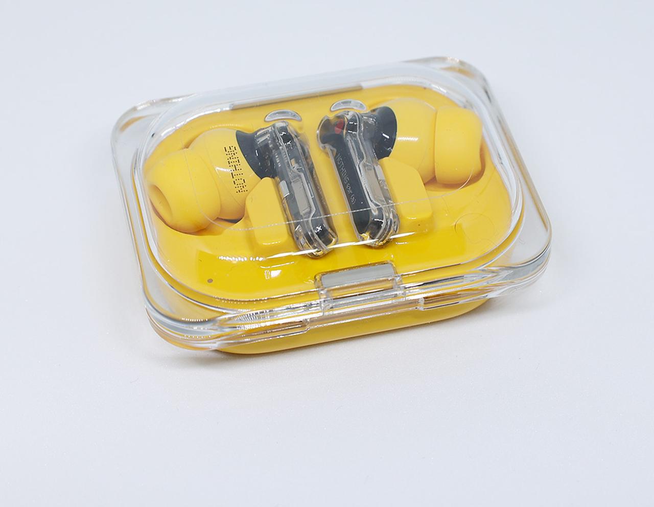 Nothingの、ビビッドなイエローカラーが特徴的な完全ワイヤレス