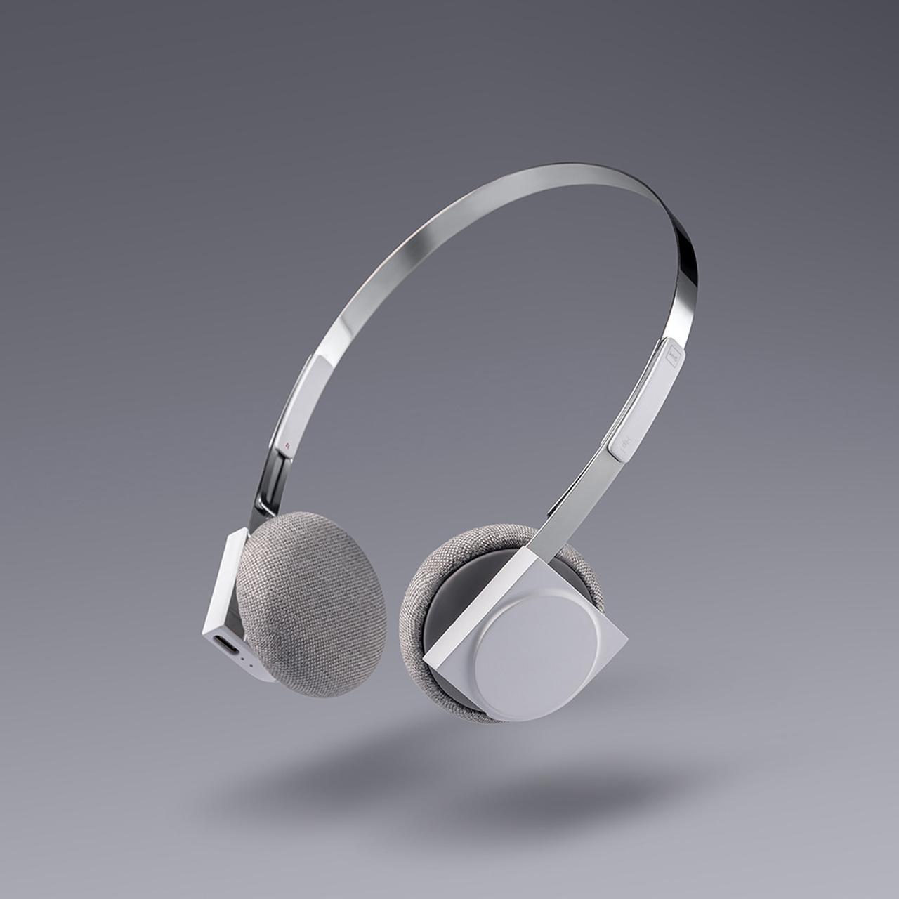 km5のオンイヤー型のワイヤレスヘッドホン「Hp1」は、ナチュラルな