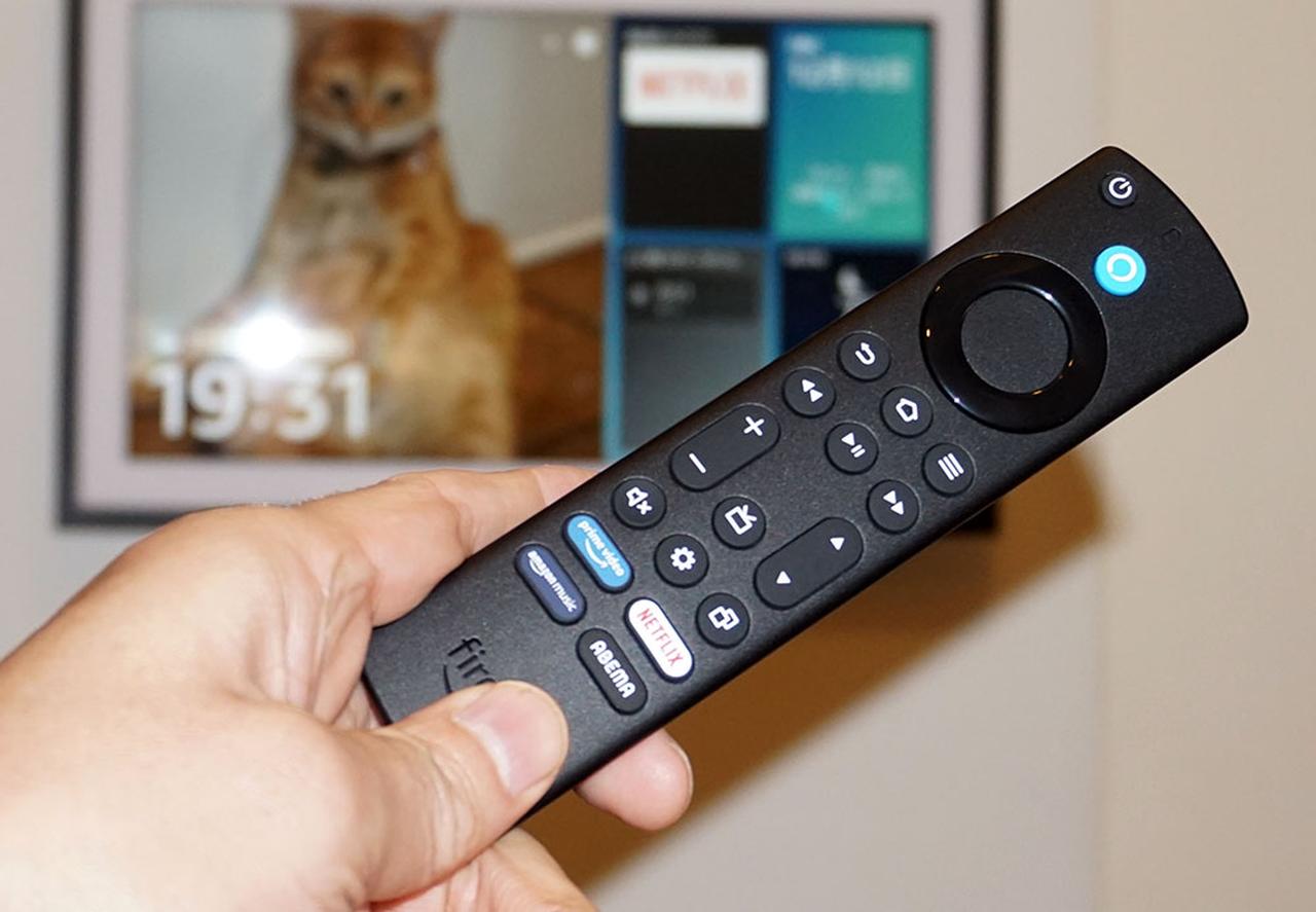 アマゾン「Echo Show 15」で、Fire TVコンテンツを楽しむ。リモコン