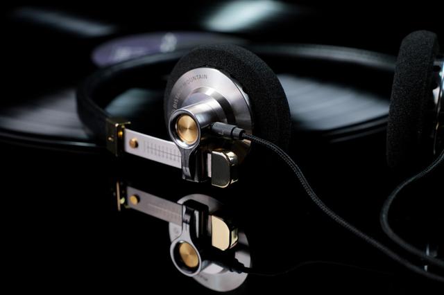 ROSEから、80年代風のレトロスタイルの有線ヘッドホン「DISTANT